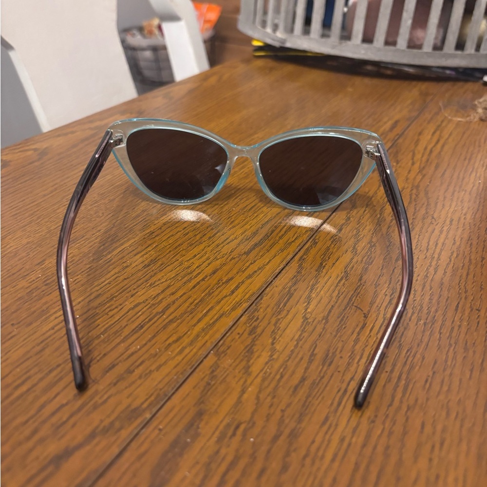 Blenders: Stylish Blue Cat-Eye Sunglasses - Blenders - Picture 2 of 3